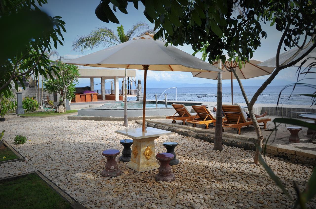 Cemara'S Beach Homestay Batununggul Exterior photo