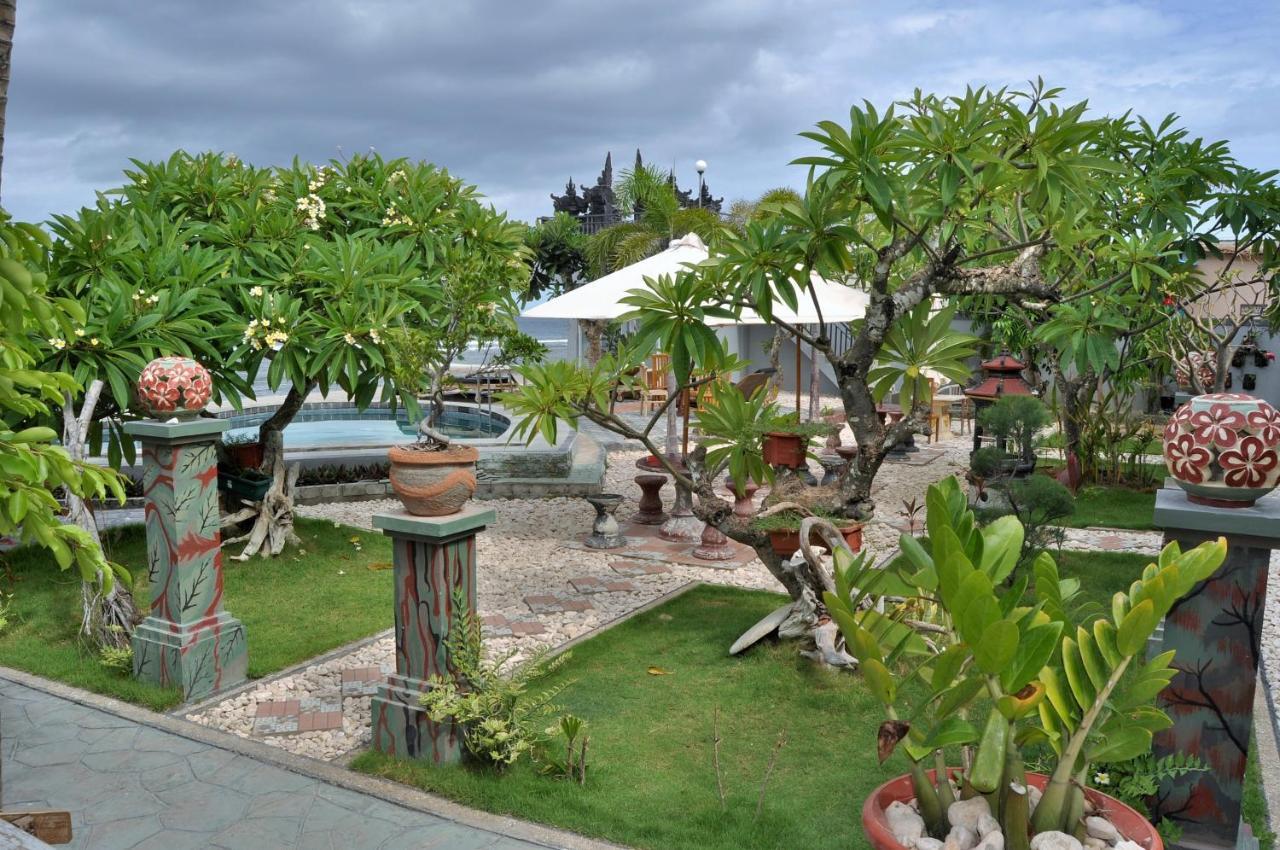 Cemara'S Beach Homestay Batununggul Exterior photo