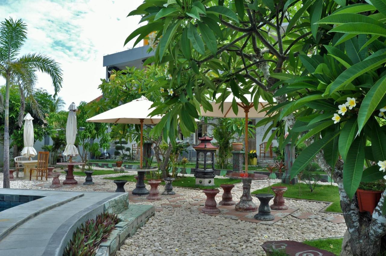 Cemara'S Beach Homestay Batununggul Exterior photo