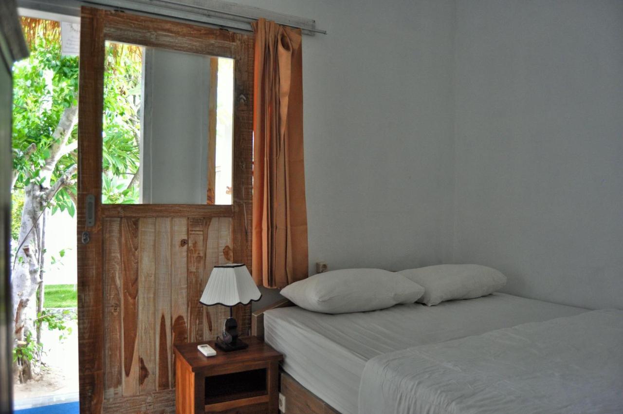Cemara'S Beach Homestay Batununggul Exterior photo