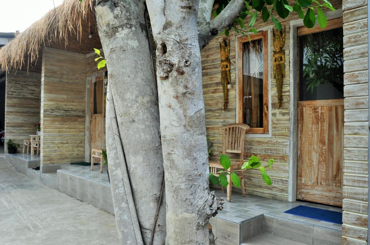 Cemara'S Beach Homestay Batununggul Exterior photo