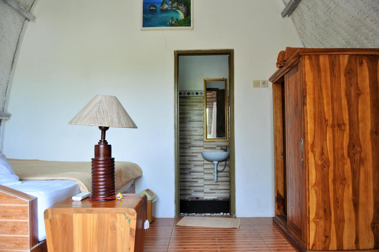 Cemara'S Beach Homestay Batununggul Exterior photo